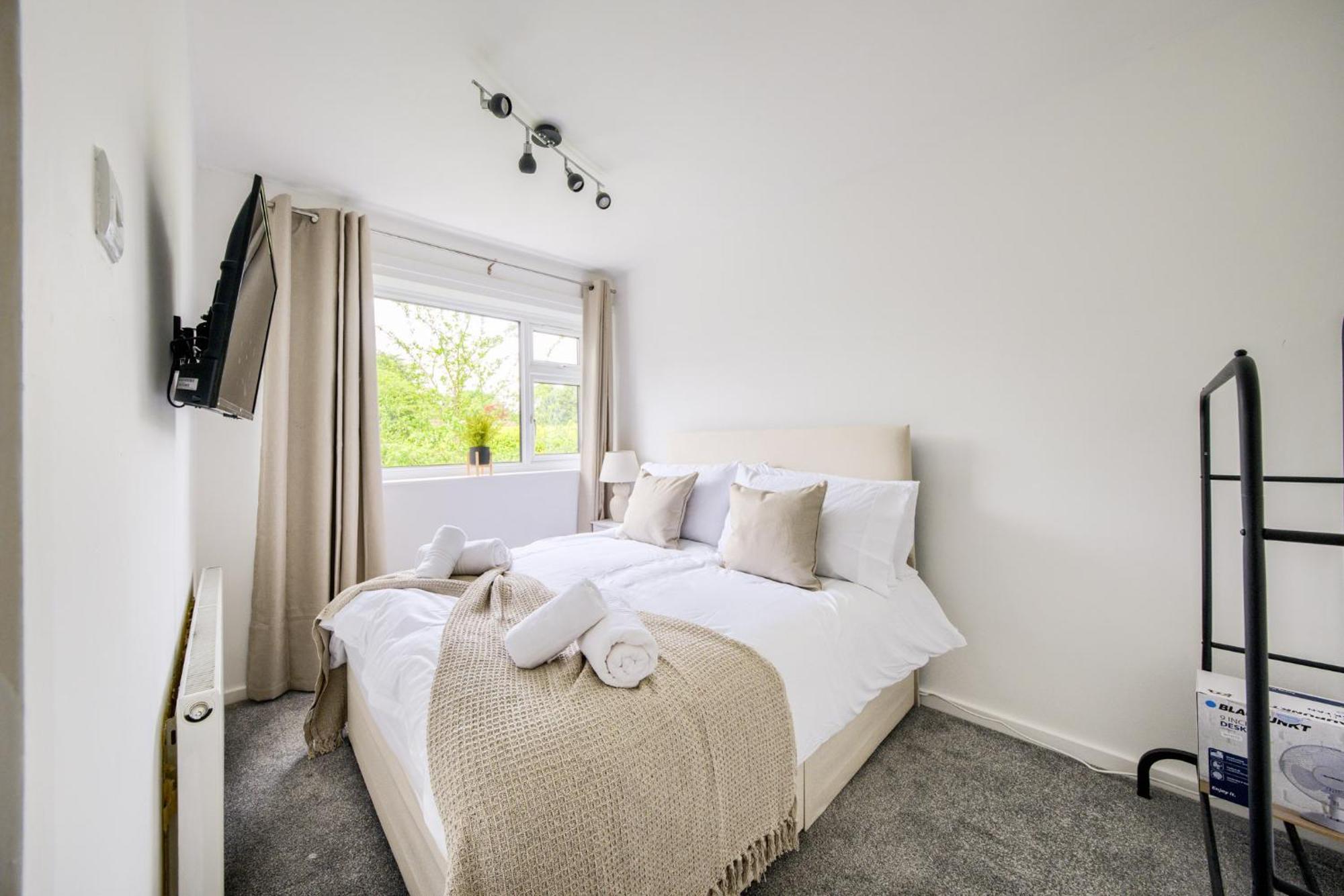 Large House Contractors Nec Airport Hs2 Holiday home