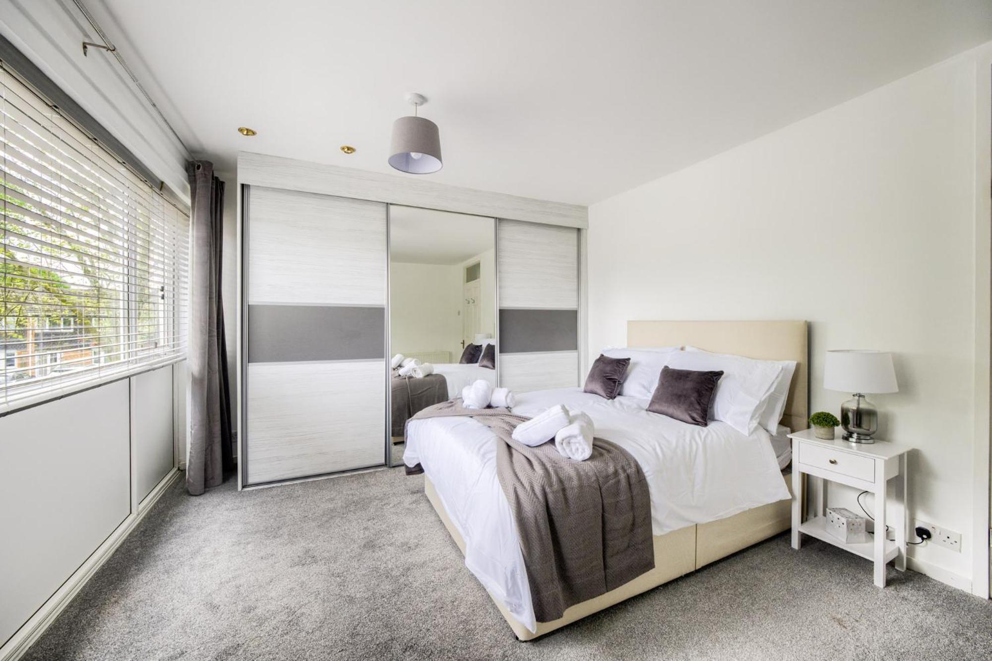 Large House Contractors Nec Airport Hs2 Holiday home *