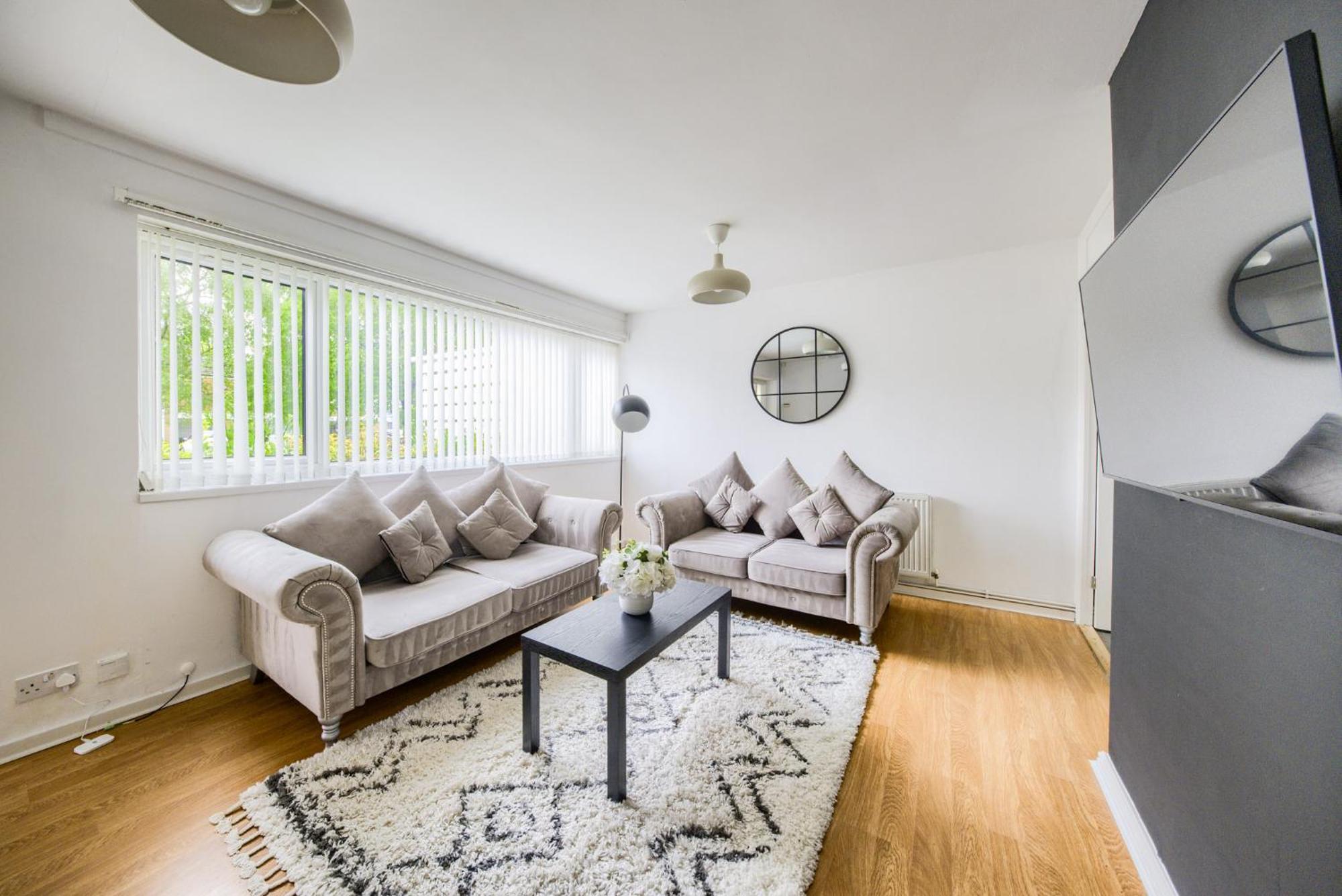 Holiday home Large House Contractors Nec Airport Hs2 *