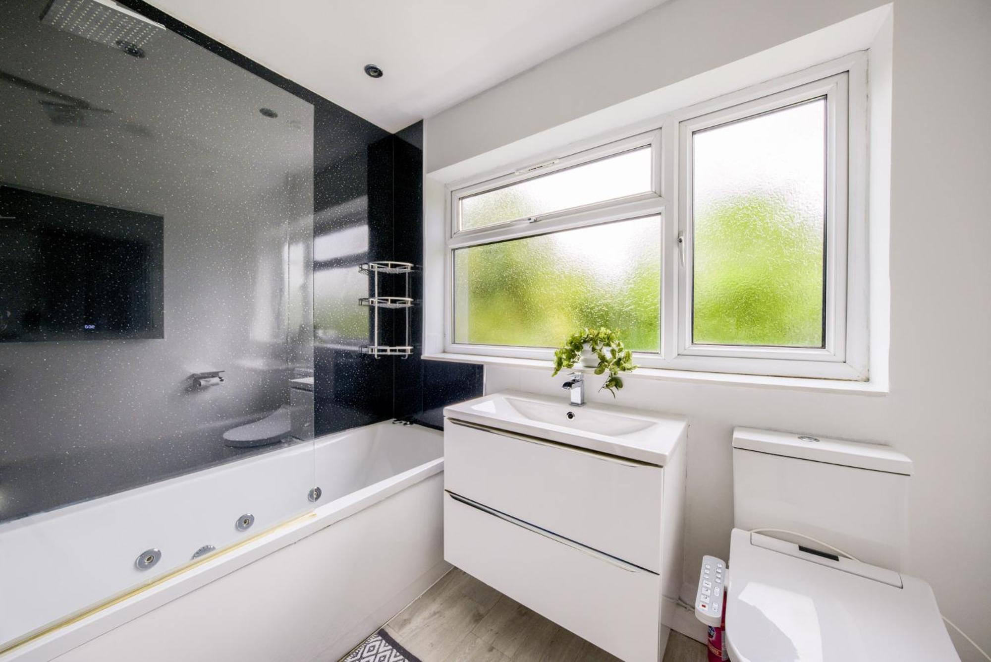 Large House Contractors Nec Airport Hs2 Holiday home Solihull
