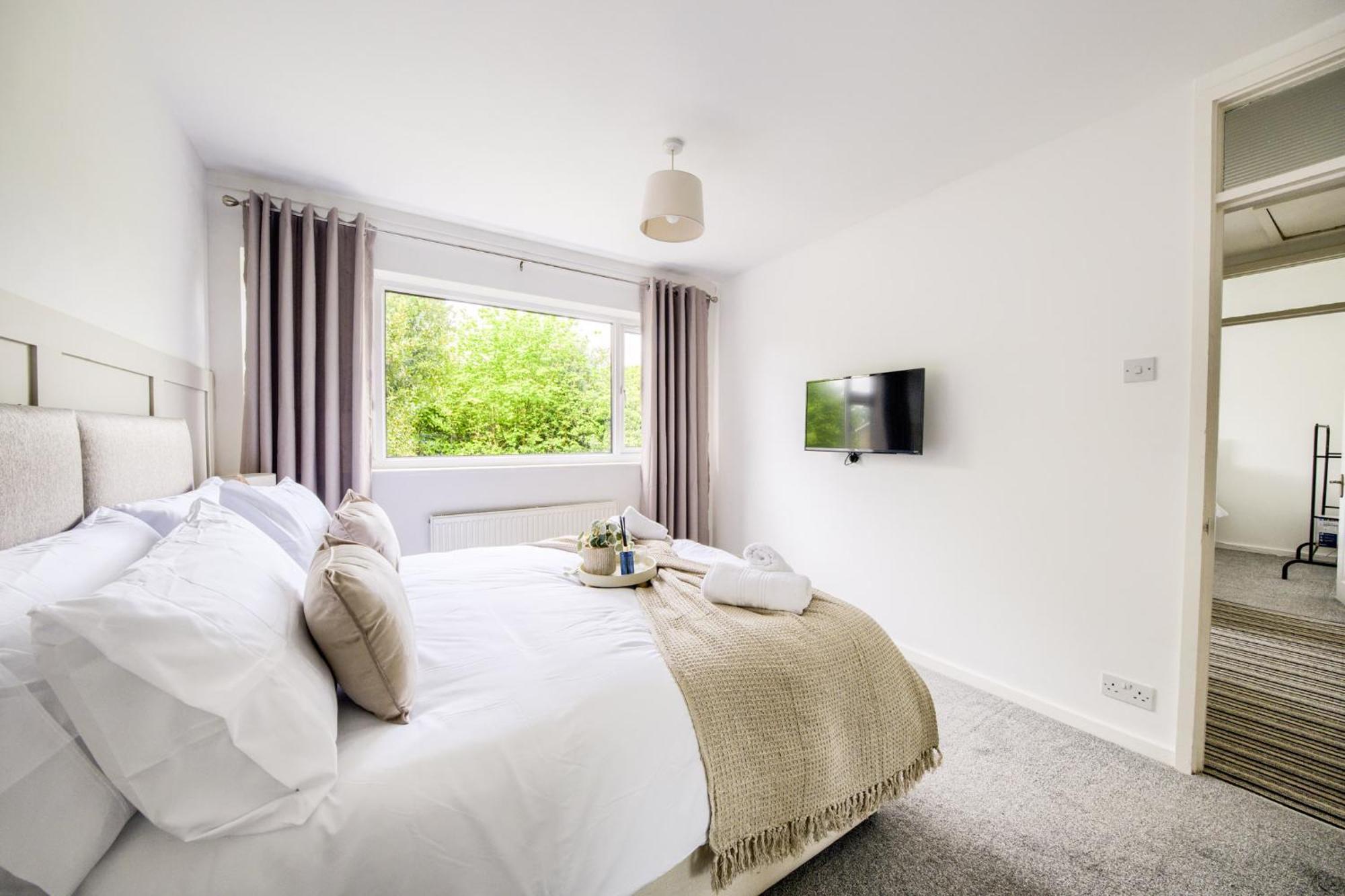 Large House Contractors Nec Airport Hs2 * Solihull